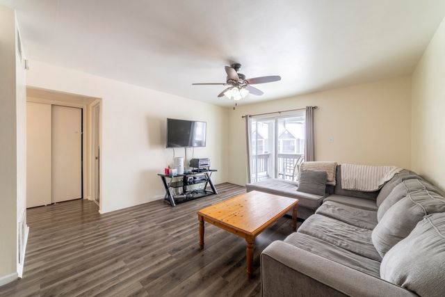 1079 Millpond Road E, Valparaiso, IN 46385