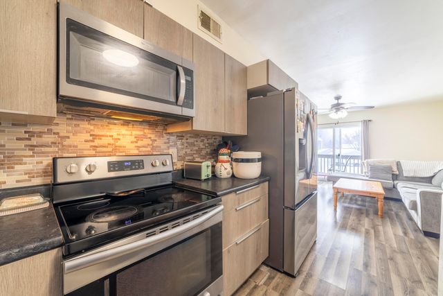 1079 Millpond Road E, Valparaiso, IN 46385