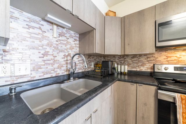 1079 Millpond Road E, Valparaiso, IN 46385