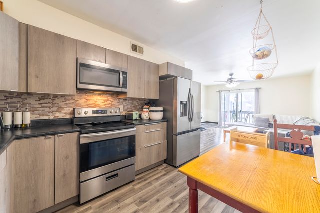 1079 Millpond Road E, Valparaiso, IN 46385