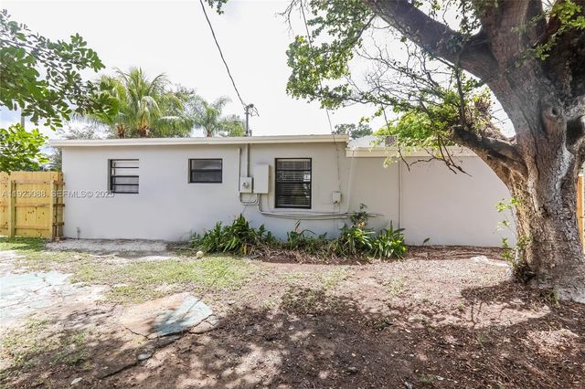 1367 NE 27th St, Pompano Beach, FL 33064