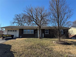 24 Sandy Drive, Arnold, MO 63010
