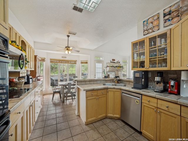 2502 Park Road 37, Helotes, TX 78023