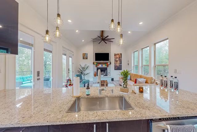 667 Sandstone Court, Sunset, TX 76270