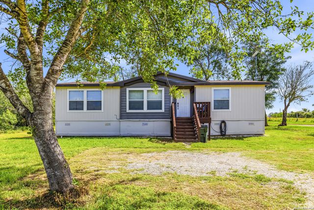 3876 County Road 427, Stockdale, TX 78160