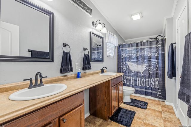 3876 County Road 427, Stockdale, TX 78160