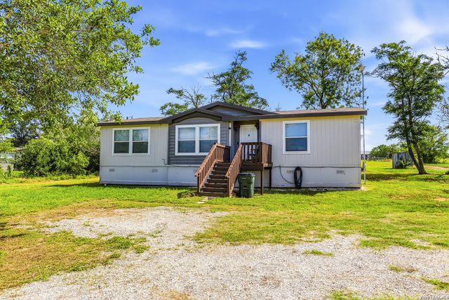 3876 County Road 427, Stockdale, TX 78160