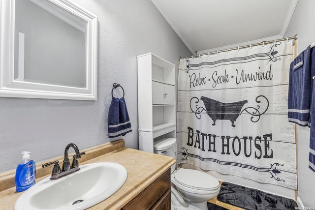 3876 County Road 427, Stockdale, TX 78160
