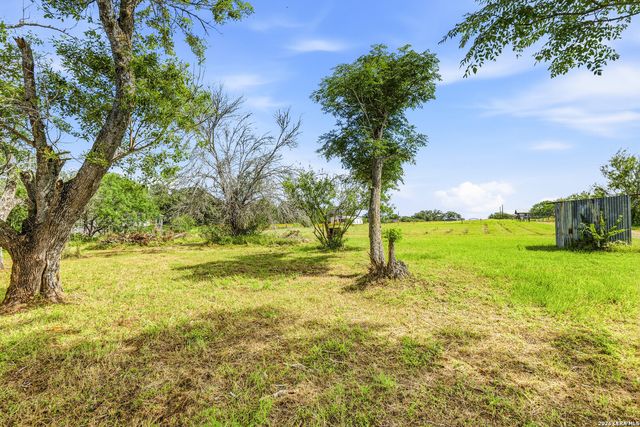 3876 County Road 427, Stockdale, TX 78160