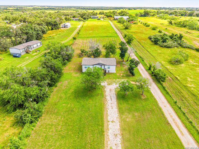 3876 County Road 427, Stockdale, TX 78160