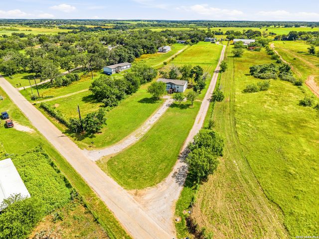 3876 County Road 427, Stockdale, TX 78160