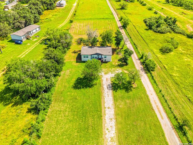 3876 County Road 427, Stockdale, TX 78160