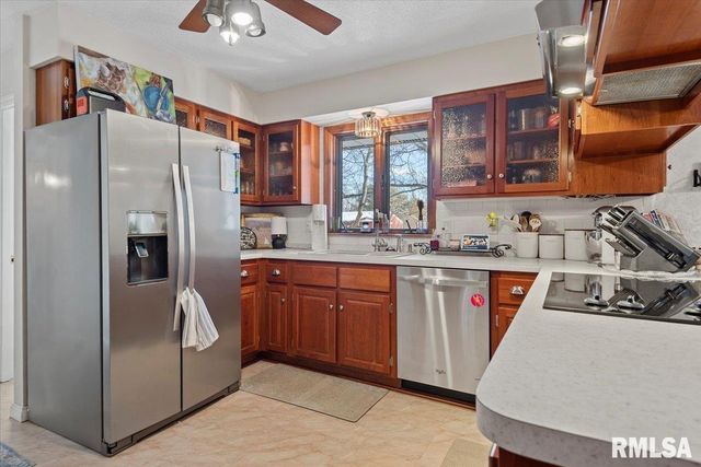 158 COUNTRY LAKE Road, Springfield, IL 62711