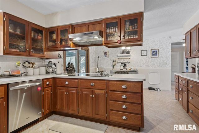 158 COUNTRY LAKE Road, Springfield, IL 62711