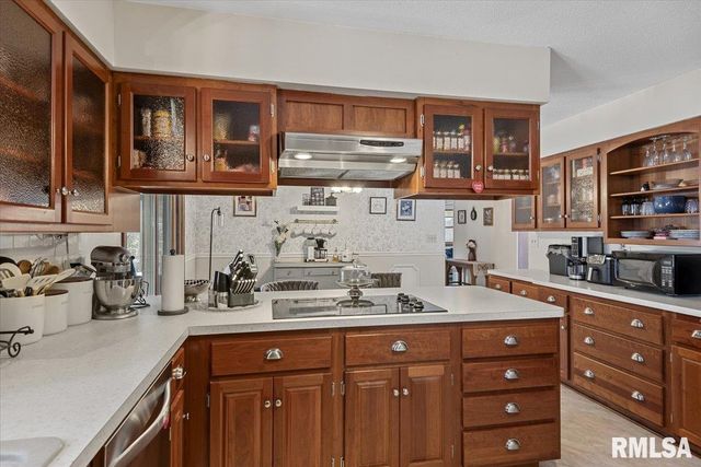 158 COUNTRY LAKE Road, Springfield, IL 62711