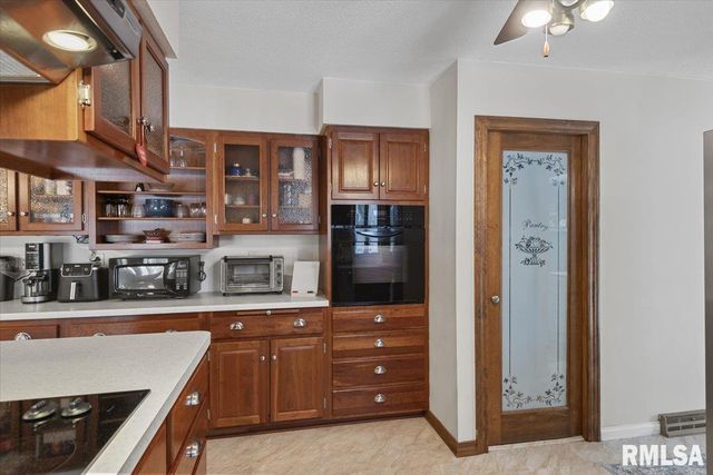 158 COUNTRY LAKE Road, Springfield, IL 62711