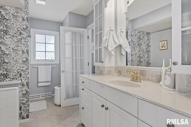 158 COUNTRY LAKE Road, Springfield, IL 62711