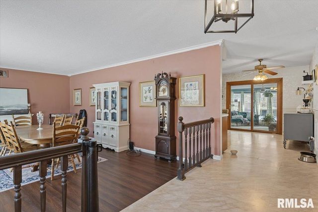 158 COUNTRY LAKE Road, Springfield, IL 62711