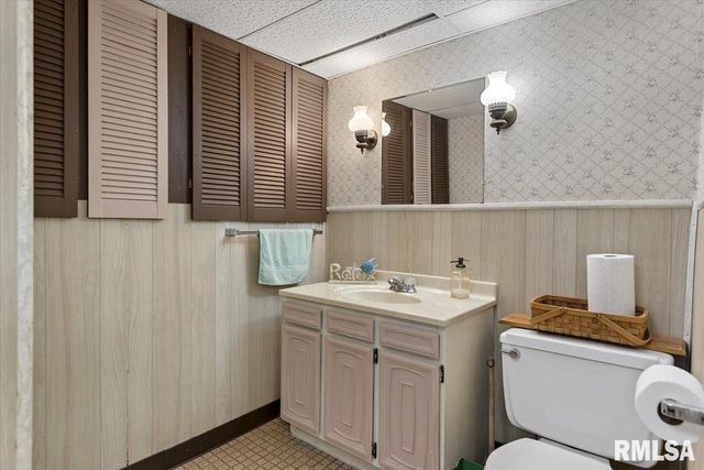 158 COUNTRY LAKE Road, Springfield, IL 62711