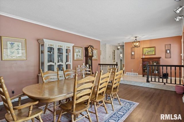 158 COUNTRY LAKE Road, Springfield, IL 62711