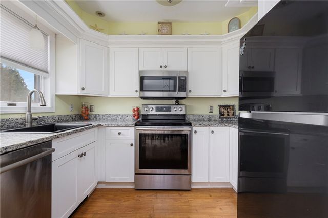 414 North Lane, Bristol, RI 02809
