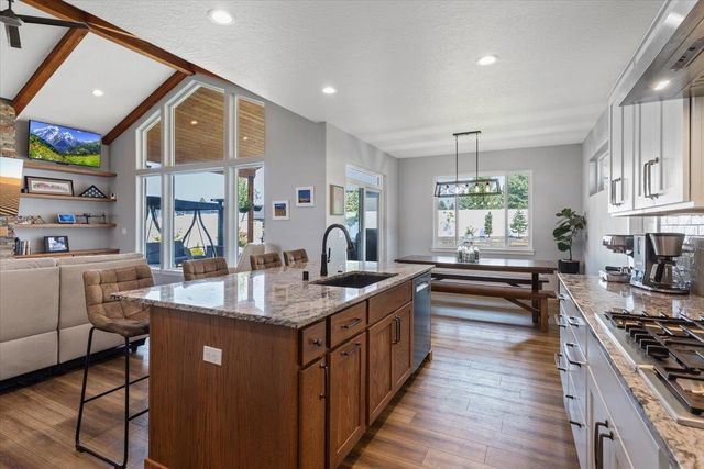 4210 W Pine Cliff Dr, Spokane, WA 99208