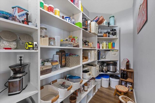 4210 W Pine Cliff Dr, Spokane, WA 99208