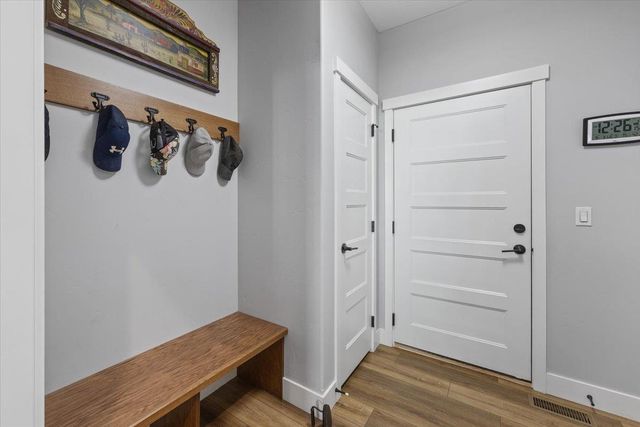 4210 W Pine Cliff Dr, Spokane, WA 99208