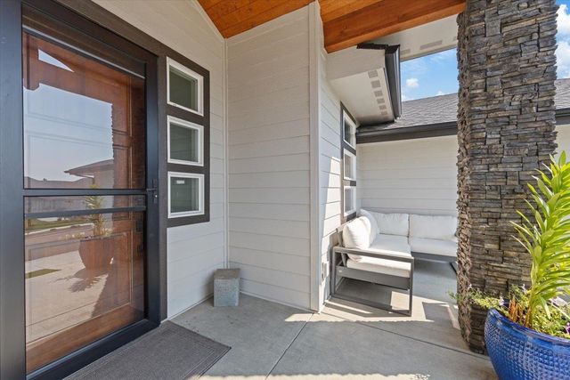 4210 W Pine Cliff Dr, Spokane, WA 99208