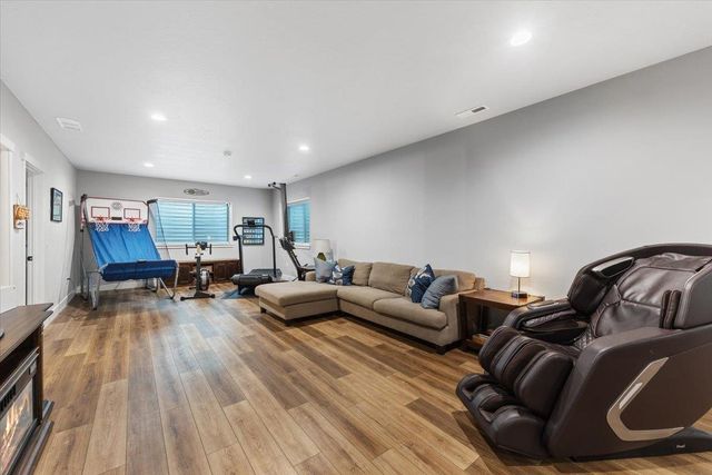 4210 W Pine Cliff Dr, Spokane, WA 99208