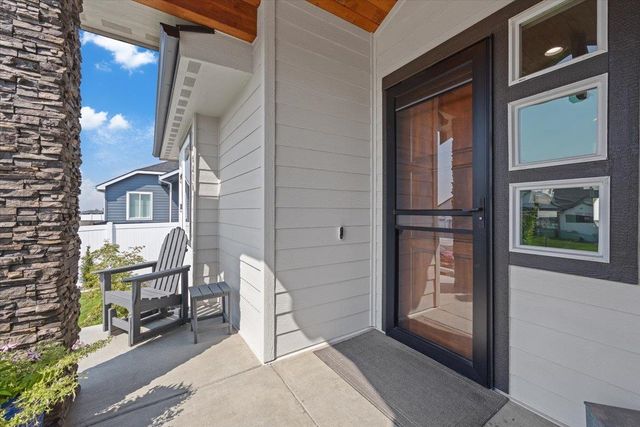 4210 W Pine Cliff Dr, Spokane, WA 99208