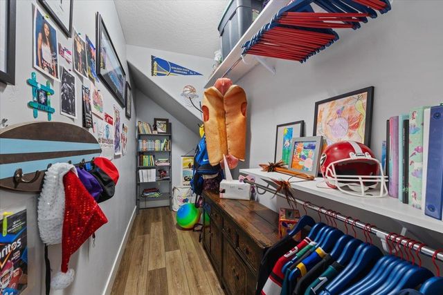 4210 W Pine Cliff Dr, Spokane, WA 99208