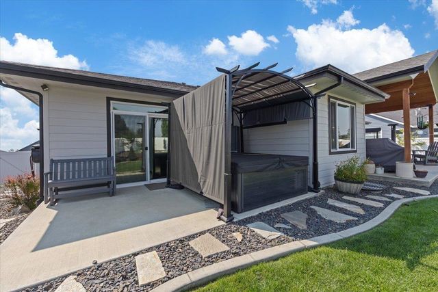 4210 W Pine Cliff Dr, Spokane, WA 99208