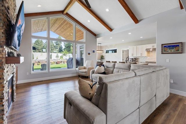 4210 W Pine Cliff Dr, Spokane, WA 99208