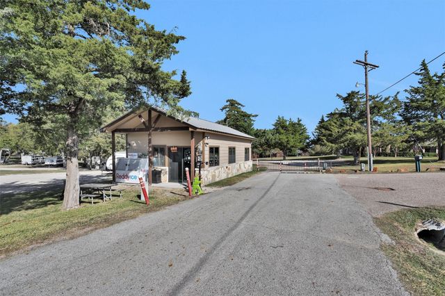 12922 Longstreet Dr Road 711, Willis, TX 77318