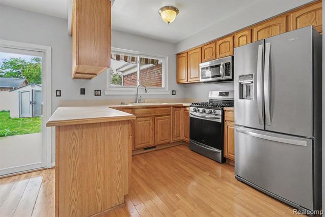 28440 Weddel Avenue, Brownstown, MI 48183