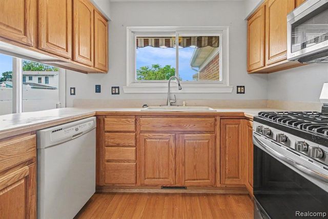 28440 Weddel Avenue, Brownstown, MI 48183