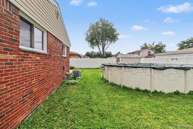 28440 Weddel Avenue, Brownstown, MI 48183