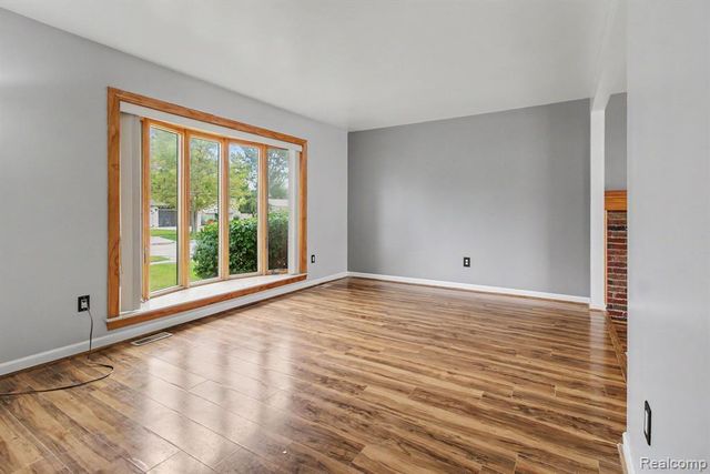 28440 Weddel Avenue, Brownstown, MI 48183