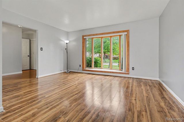 28440 Weddel Avenue, Brownstown, MI 48183