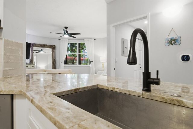 780 S Sapodilla Avenue 104, West Palm Beach, FL 33401