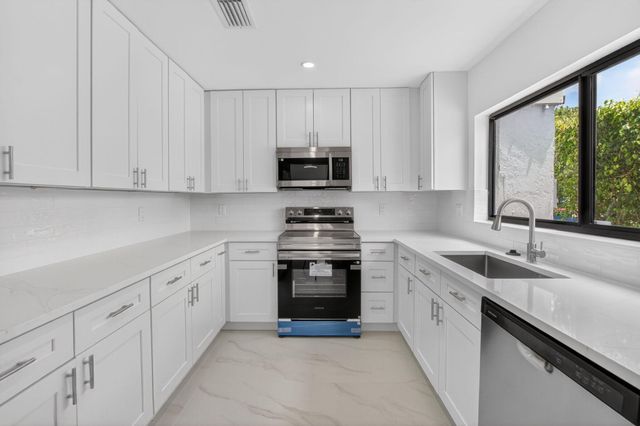 16265 Avocado Way, Delray Beach, FL 33484