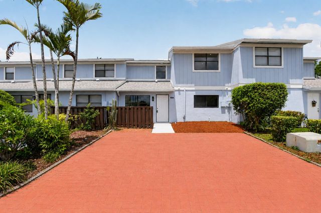 16265 Avocado Way, Delray Beach, FL 33484