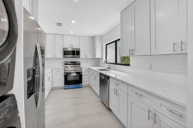 16265 Avocado Way, Delray Beach, FL 33484
