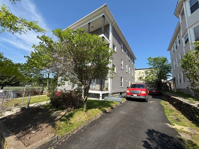 32 Woodbine Street 1, Worcester, MA 01603