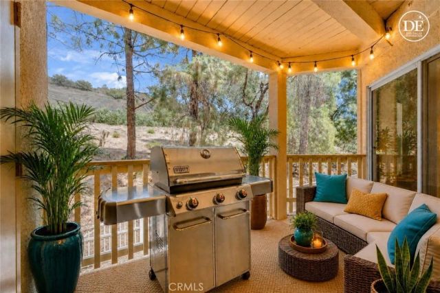 5837 Oak Bend 311, Oak Park, CA 91377