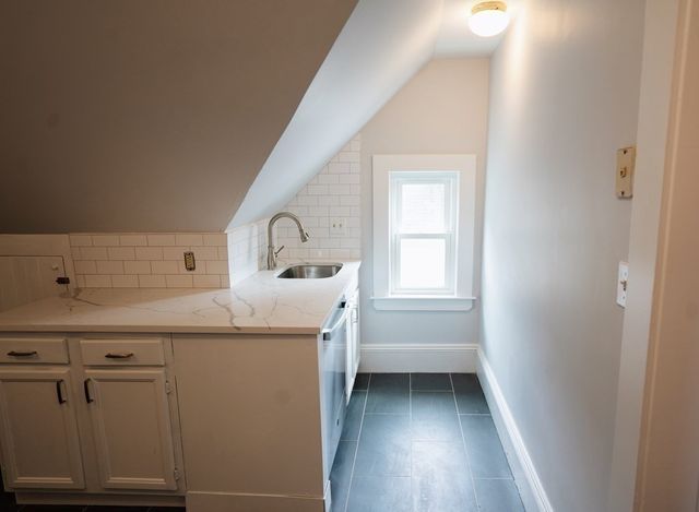 315 Lafayette St 3, Salem, MA 01970