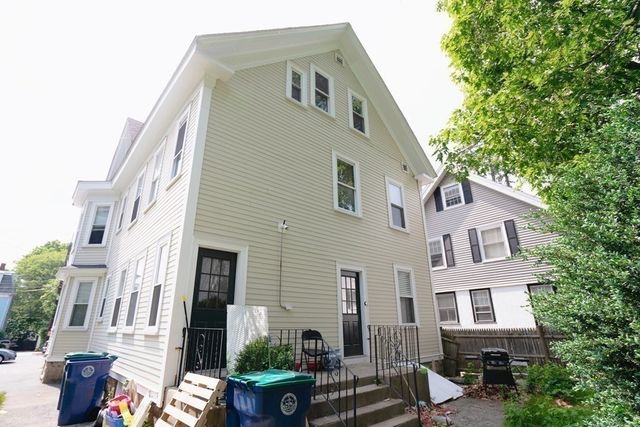 315 Lafayette St 3, Salem, MA 01970