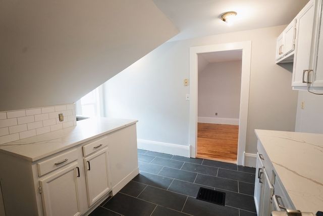 315 Lafayette St 3, Salem, MA 01970