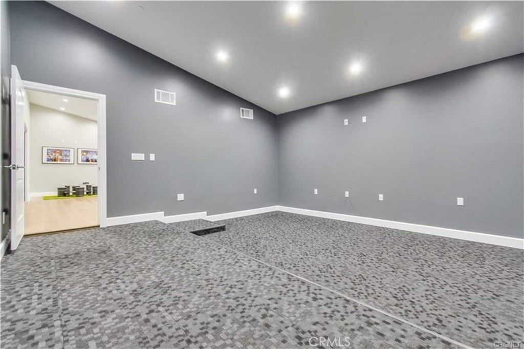 Image 11 of property listing at 11645 Woodbridge Street, Studio City, CA 91604